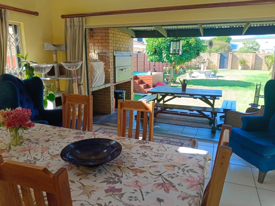 3 Bedroom Property for Sale in Sandbaai Western Cape